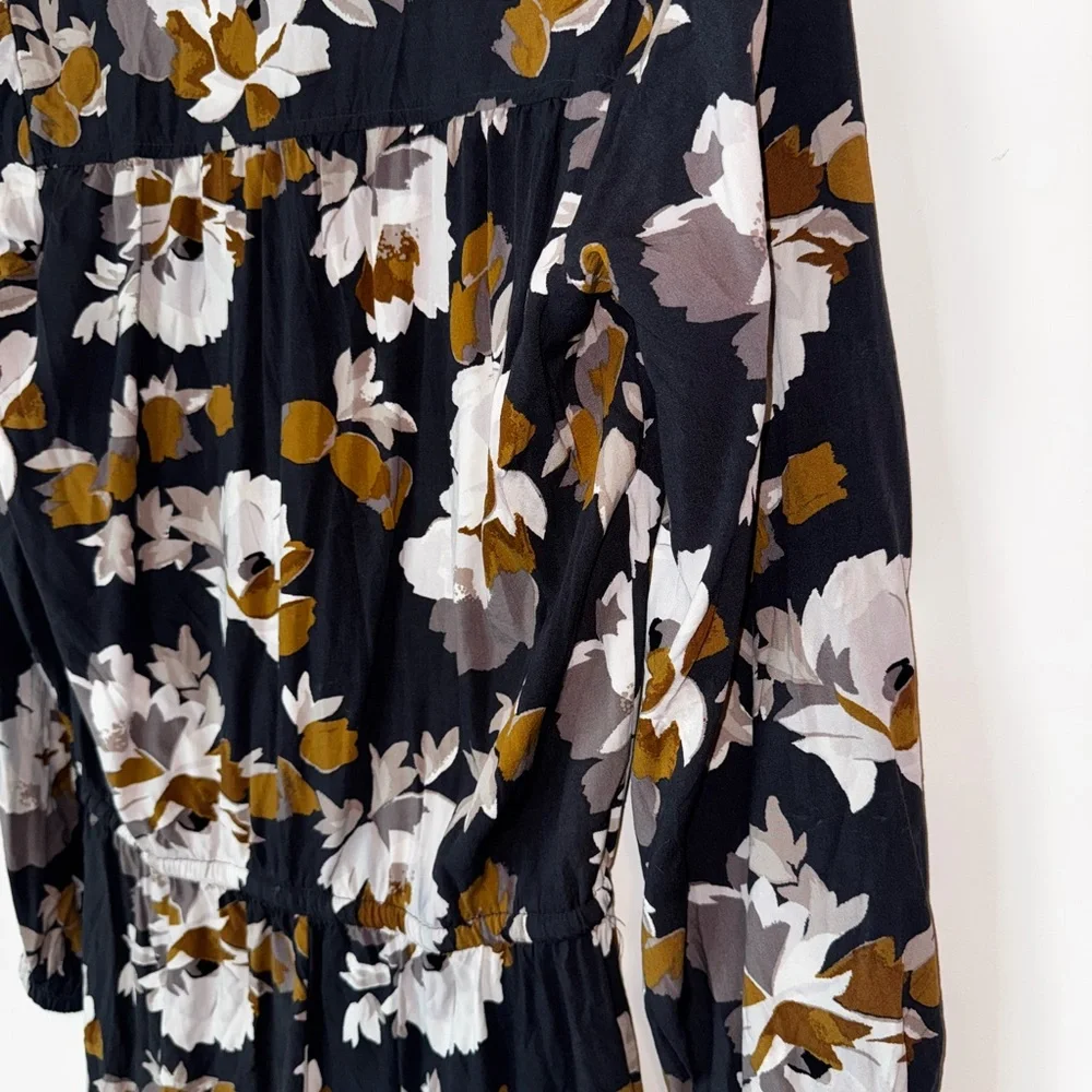 Floral Print Romper with Button Detail - Picture 3 of 4